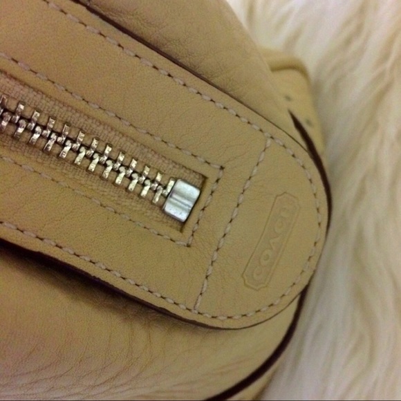 Coach Vintage Neutral Beige Sand Tan Cream Pebbled Leather Hand Bag Purse - Picture 6 of 8
